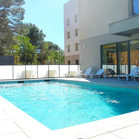 Adonis Le Castellet 3* Signes