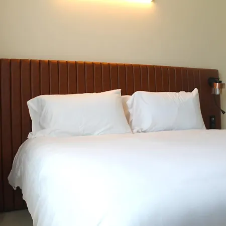 Adonis Le Castellet Hotel 3*