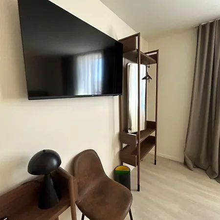 Hotel Adonis Le Castellet 3*